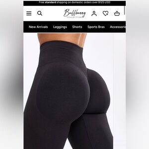 Miracle Seamless Legging
BBL effect -snatches waist and helps the glutes to pop.